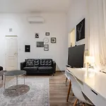 Downtown 13 Boutique Apartman *