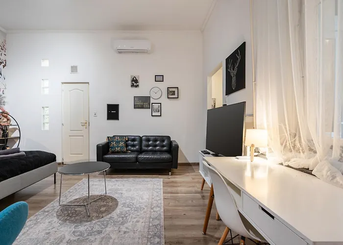 Downtown 13 Boutique Apartament *