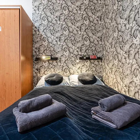 Downtown 13 Boutique Apartament