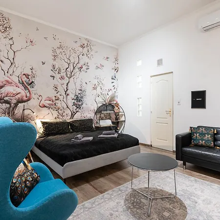 Downtown 13 Boutique Apartament *